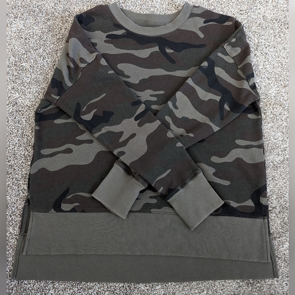 Women's Camo Pullover